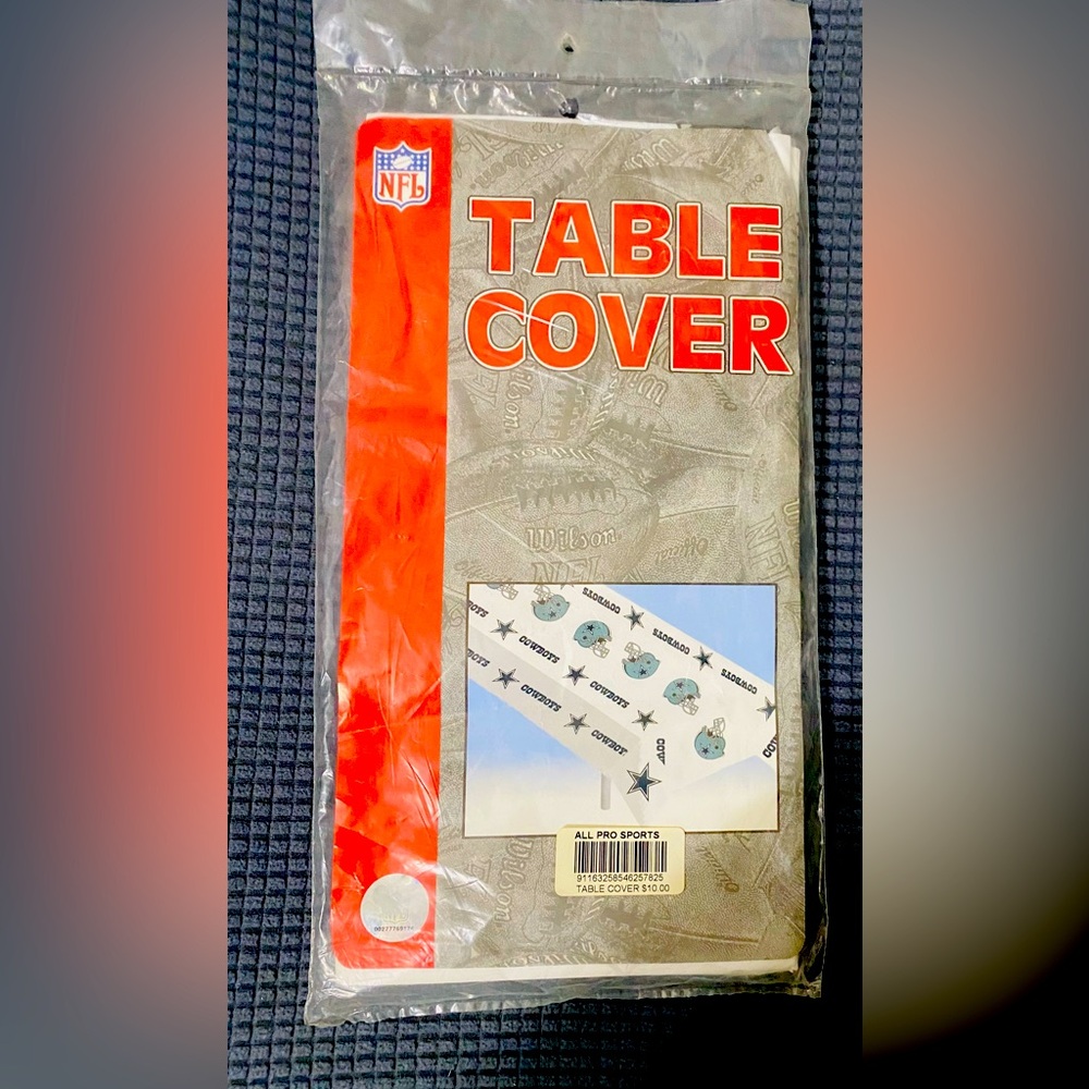 NIP NFL Cowboys Table Cover with Team Logos